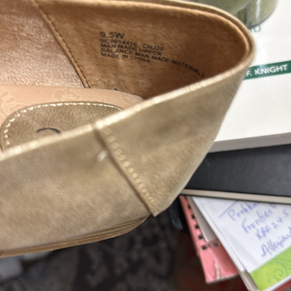 b.o.c Gold Slip-On Women's Shoes Size 9.5 Wide Loafer Style Rubber Sole - Picture 6 of 8